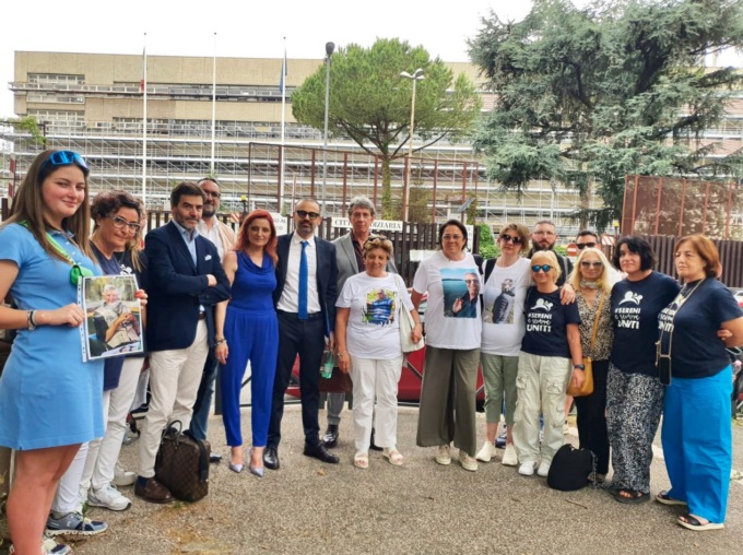 Per i familiari delle vittime del Covid è una battaglia continua, tra cause e polemiche
