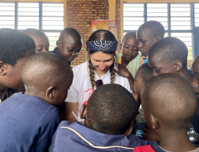 La storia di Simona fra i bimbi in Ruanda: «Non avevano nulla, solo una straordinaria vitalità»