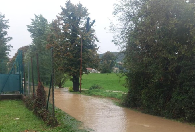 Via Goisis e via Don Guanella a Bergamo allagate: «È da anni che si chiede di intervenire»