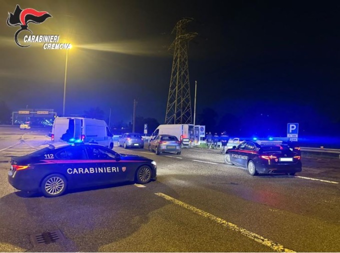 I carabinieri all’inseguimento nella Bassa della banda sui furgoni rubati: arrestato un 32enne
