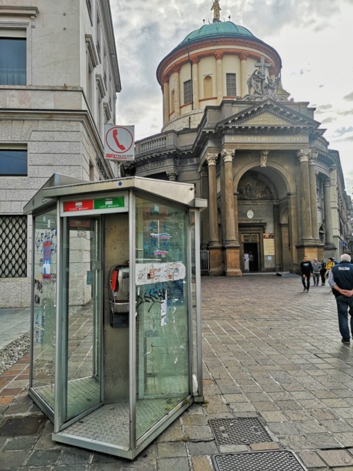 «Ma quella cabina vicino ai Propilei… quando sarà tolta?»