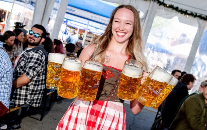 E se il principe bavarese avesse sposato una bergamasca? In piazzale Alpini arriva l’Oktoberfest orobico
