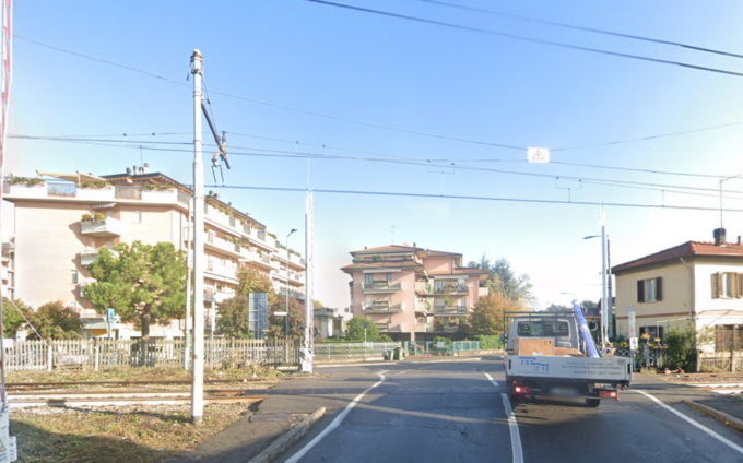 Treno per Orio, cantiere in ritardo: la chiusura del passaggio a livello slitta all’estate 2025