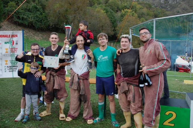 I Rosengarden di Brignano campioni italiani nella scalata al palo della cuccagna