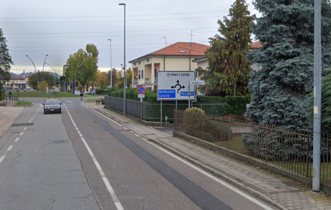 Urta una donna in bici e poi fugge, ma la polizia lo trova: denunciato 85enne