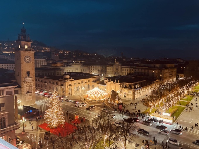 BCC Milano illumina il Natale e sostiene le donne vittime di violenza