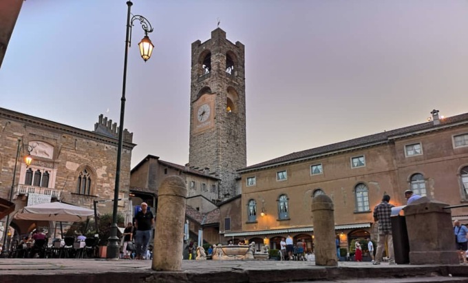 «I cento rintocchi del Campanone non sono un po’ inquietanti?»: la domanda scatena i bergamaschi