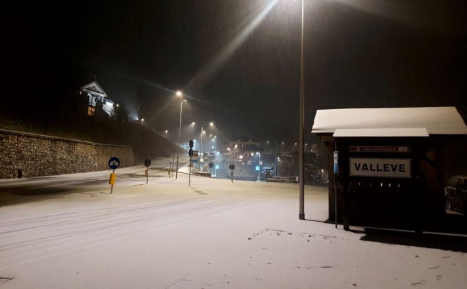 Prima neve (poca) in Val Brembana, dai mille metri di quota in su