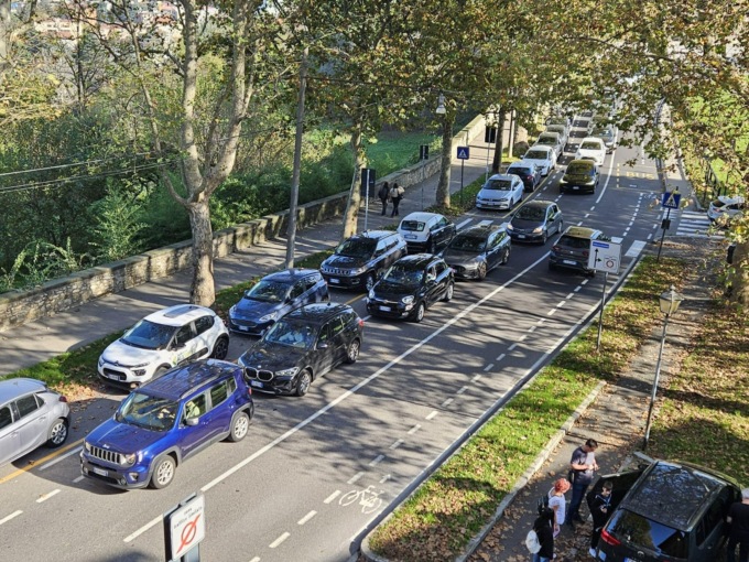 Bene il turismo a Bergamo, ma così… Il flop del parcheggio per bus turistici in via Rovelli