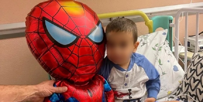 Nicolò, bimbo di 4 anni di Villongo affetto da un tumore raro: «Aiutateci a stargli accanto»