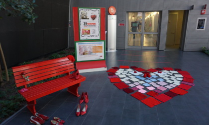 La Torre 1 del Papa Giovanni si illumina di arancione per la Giornata contro la violenza sulle donne