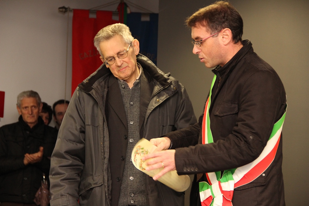 Don Pierino con il sindaco Sergio Spampatti in occasione dell'inaugurazione