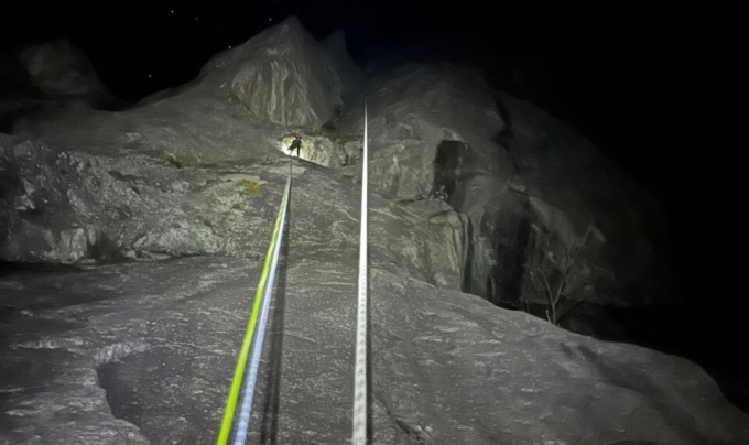 Due giovani restano bloccati nella notte su una parete rocciosa sopra Valbondione: salvati