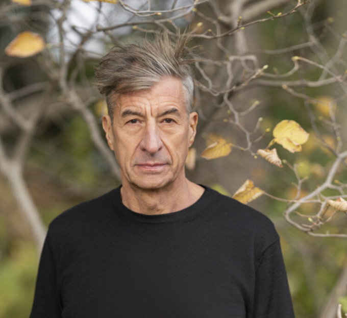 C’è anche Maurizio Cattelan nel programma della Gamec 2025. Le anticipazioni