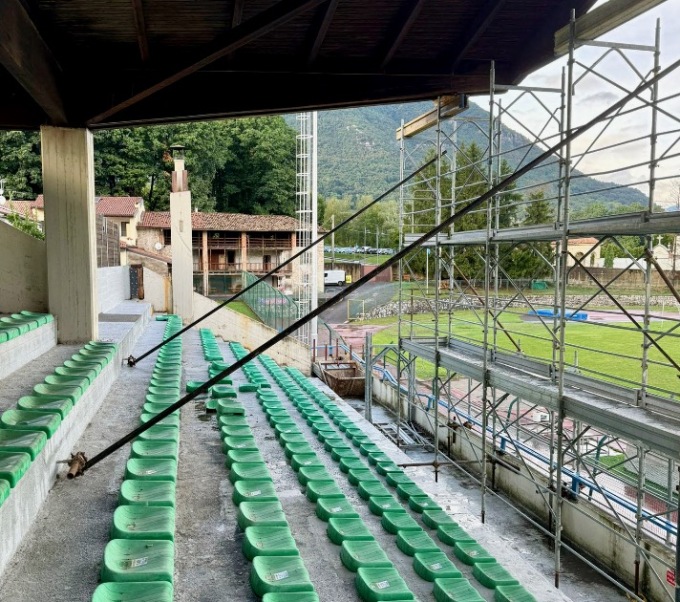 Ripristinato e di nuovo agibile lo stadio Kennedy ad Albino, ma «veniteci con l’ombrello»