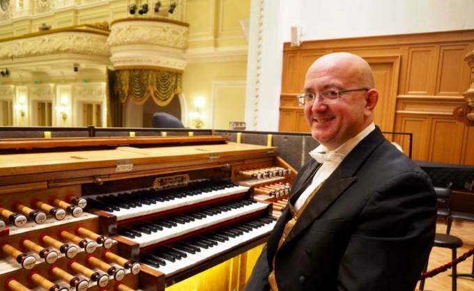 Eugenio Fagiani (che vive a Osio Sopra) è stato premiato organista dell’anno in Russia