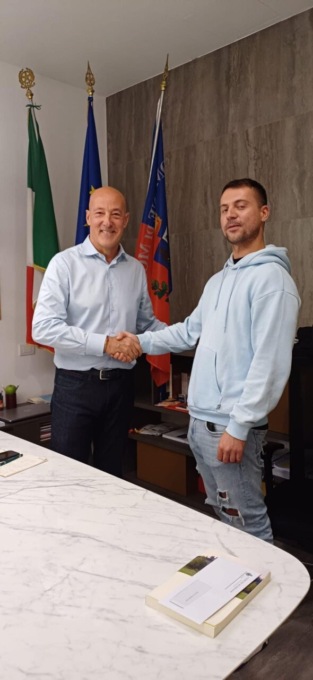 Il grazie di Mozzo a Catalin, che ha salvato un uomo sentitosi male durante Inter-Juve