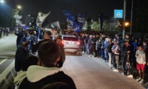 La piazza non la tieni: festa grande dei tifosi dopo il successo di Napoli. Ma ora serve equilibrio