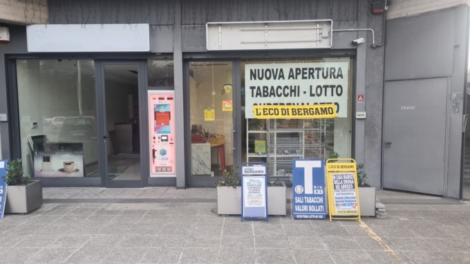 Mozzo, spaccata all’edicola della Dorotina: vetro sfondato, ma nessun furto