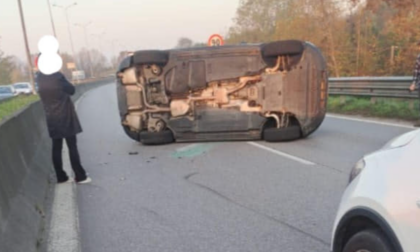 Auto si ribalta sull'asse interurbano a Seriate: illesa l'84enne a bordo, traffico bloccato