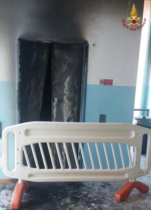Incendio nel vano ascensore alle elementari di Torre Boldone: scuola chiusa per i danni