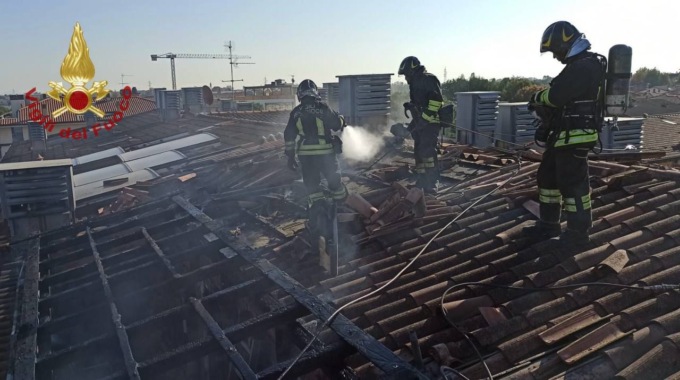 Incendio in un appartamento di Stezzano: fiamme spente, locali dichiarati inagibili