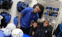 Bagno di folla all'Atalanta Store per Scamacca (c'era anche Antonio Percassi)