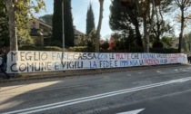 Multe allo stadio, lo striscione: «La pazienza dei tifosi ha un limite». I residenti: «Anche la nostra»