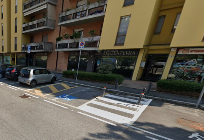 Donna investita in retro da un corriere a Torre Boldone: ricoverata in ospedale