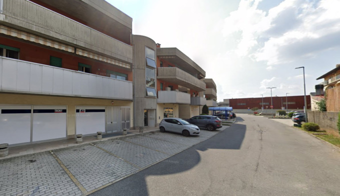 Nembro, lite tra due giovani in via Roma: finiscono entrambi in ospedale, uno è grave