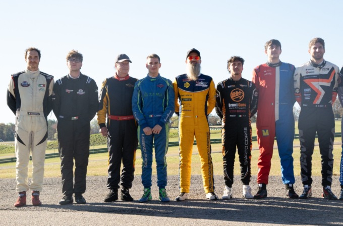 LEGEND CARS WORLD FINALS: Castelletto Circuit e Legend Cars Italia campioni mondiali con Michele Locatelli