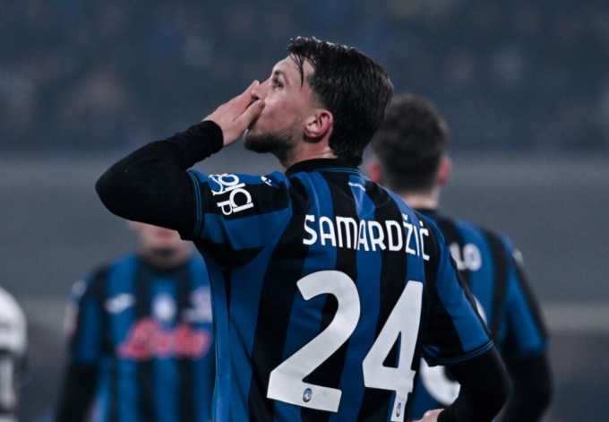 È la serata di Samardzic e De Ketelaere, ma la standing ovation è tutta per il record di Toloi