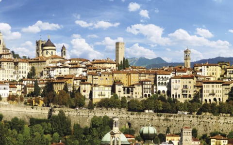 I commercianti di Città Alta si preparano ad accogliere i nuovi turisti stranieri