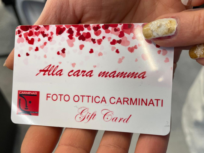 Regalo emozionale last minute? La gift card di Foto Ottica Carminati, che idea geniale!