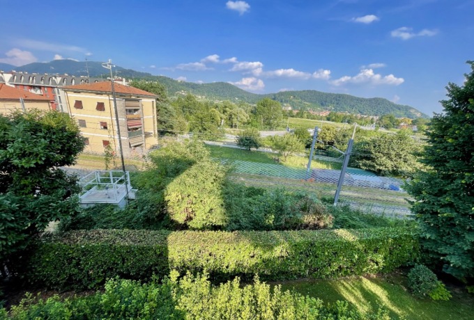 Un’area verde abbandonata, «come un gabinetto». Il Comune di Alzano interviene