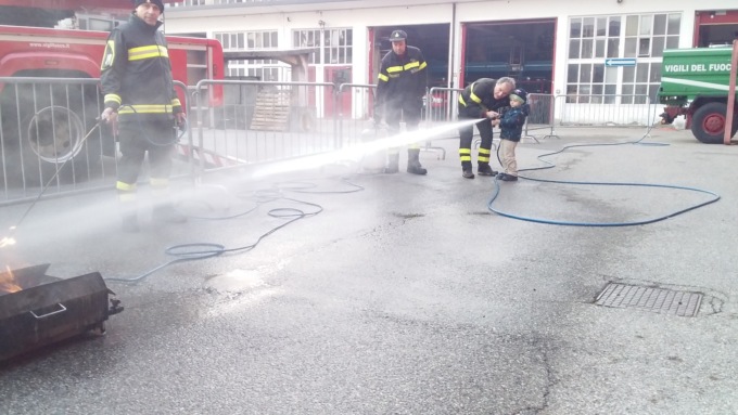 I vigili del fuoco di Bergamo aprono le porte della loro caserma per “Pompieropoli”