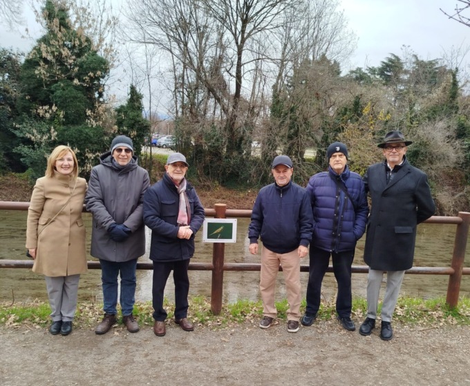 Ventidue cartelli che descrivono la fauna locale esposti sul lungo Morla di via Gavazzeni
