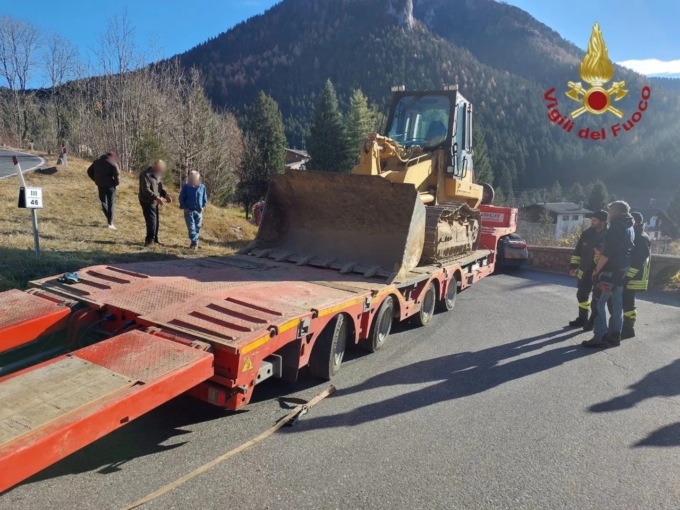 Riaperto a Castione il tratto della statale 671 della Val Seriana bloccato da un camion