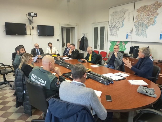 In Prefettura il problema della fauna selvatica: cervi, cinghiali e 24 attacchi di lupi
