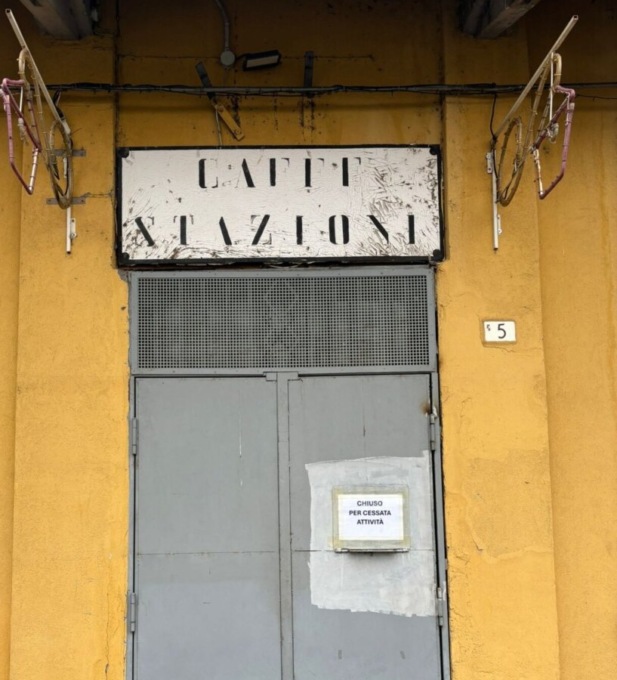 Chiude il Caffè della Stazione di Caravaggio: «Locale fatiscente e Fs non interviene»