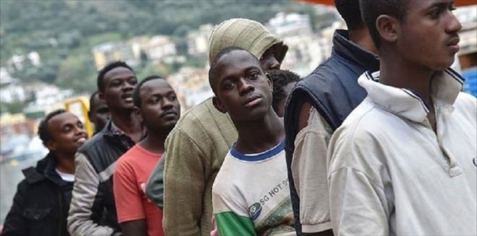 Don Trussardi: «Accoglienza ai migranti assurda. Basterebbe cambiare due regole»