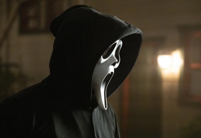 Bambina inseguita (e terrorizzata) a Nembro da un uomo con la maschera di “Scream”