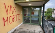 C'è anche una 58enne di Pontida tra i no-vax identificati per diverse scritte nel Comasco