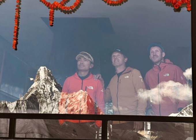 L’alpinista Simone Moro ritorna in Nepal per tentare la scalata invernale del Manaslu