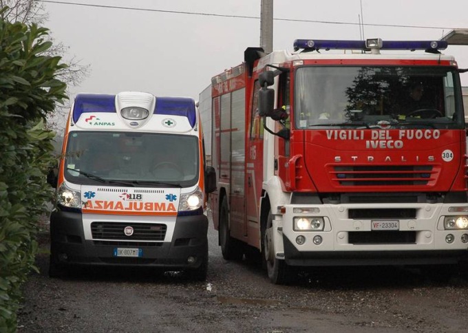 Un operaio bergamasco è morto sul lavoro a Soncino: travolto dal braccio di una gru
