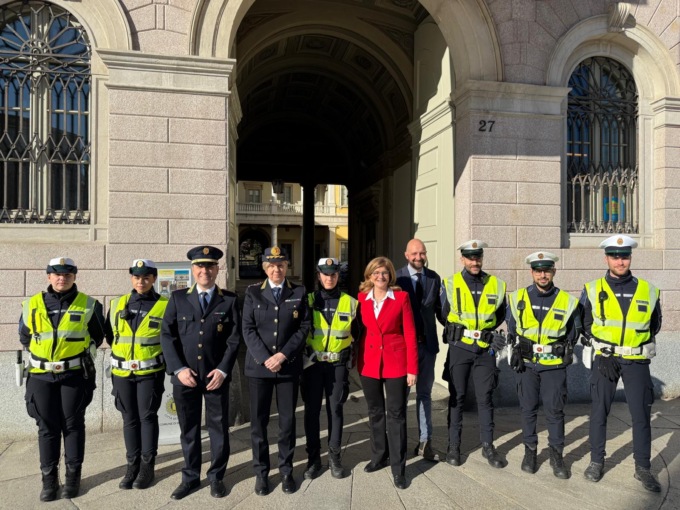 Sono entrati in servizio gli agenti della polizia locale che pattugliano Bergamo a piedi