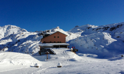 Finalmente la neve! Occasione perfetta per scoprire le meraviglie del rifugio Calvi