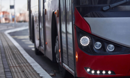 Trasportavano illegalmente migranti sui bus verso l'estero: anche Bergamo nella rete