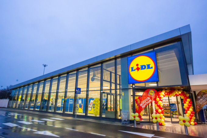 Taglio del nastro per il nuovo Lidl vicino all’ospedale Papa Giovanni: 18 le nuove assunzioni