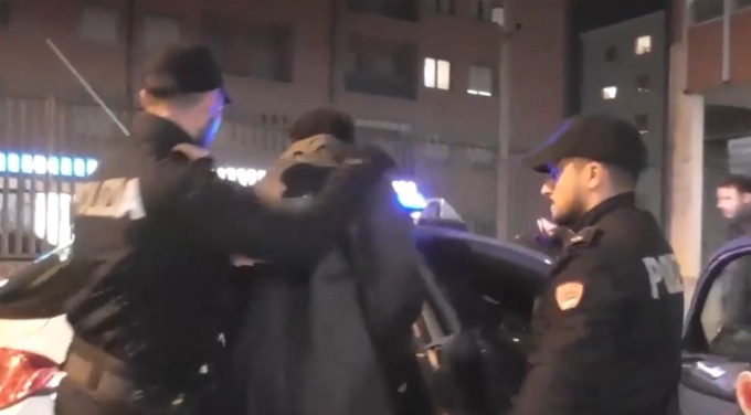 Omicidio di Mamadi Tunkara, il video dell’arresto dell’accusato e la sua versione dei fatti